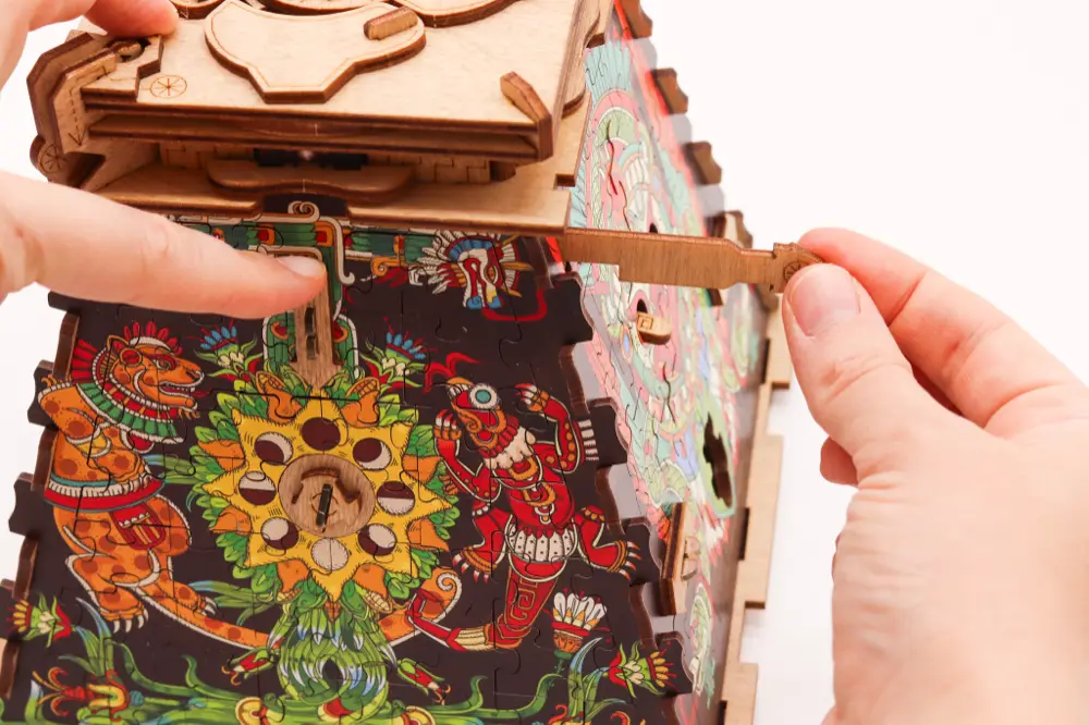 CLUEPUZZLE: Die Sonnenpyramide – Hinweise – Die sonne – Lösung